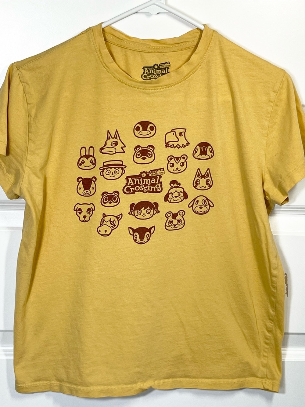 Nintendo Animal Crossing New Horizons Graphic Tee Yellow Small